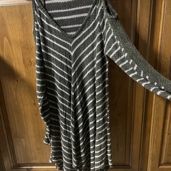 Gilded Intent cold shoulder sweater/top oversized xs - Picture 2 of 5